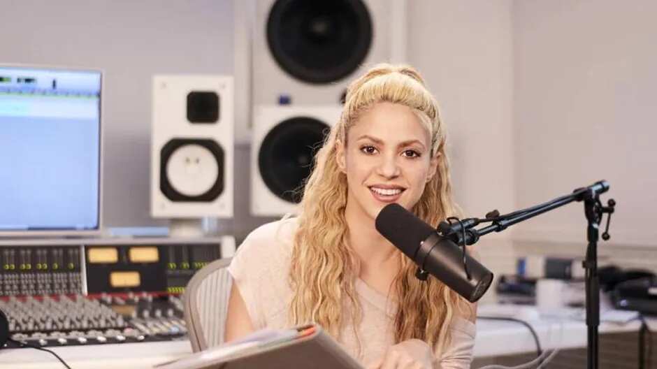 En el marco del Día de la Mujer, se debe resaltar que las mujeres ya no lloran, las mujeres facturan según Shakira.