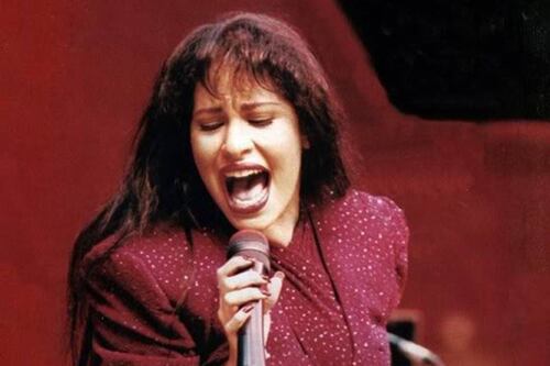 Este fue el atuendo con el que Selena Quintanilla fue enterrada y con el que sus fans la despidieron