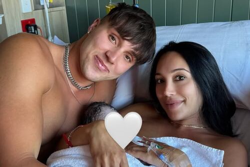 Modelo de Onlyfans y su hermanastro acaban de tener a su primer bebé “Nuestro milagro de Navidad”