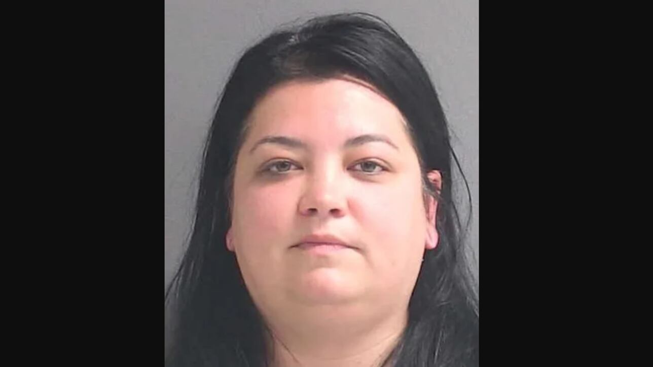 Mulher é acusada de aumentar o próprio salário sem conhecimento do chefe