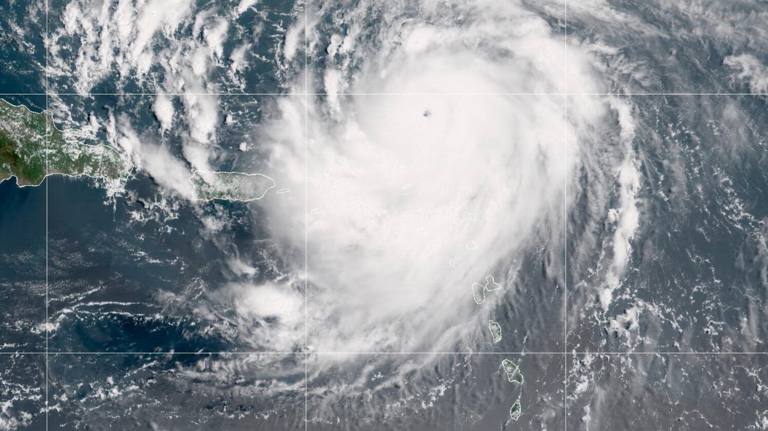 Erin se convierte en huracán categoría 5