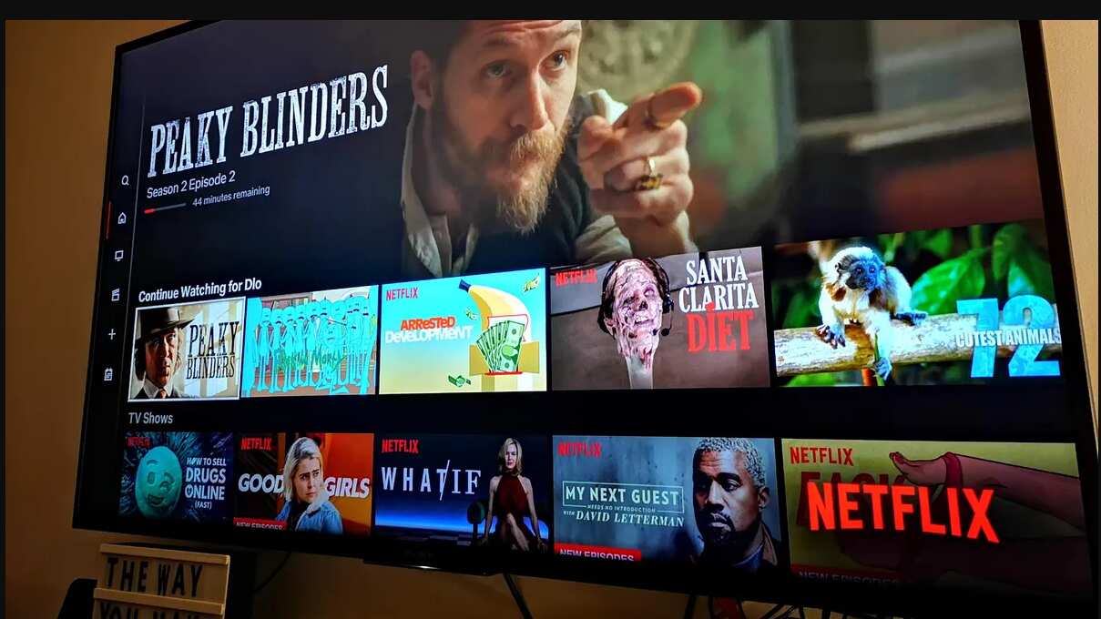 La popular plataforma de streaming Netflix ha anunciado que, a partir del 1 de diciembre de 2024, dejará de estar disponible en televisores fabricados antes de 2014