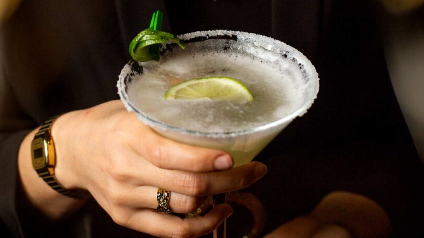 Los cocteles siempre son bienvenidos en las reuniones entre amigos