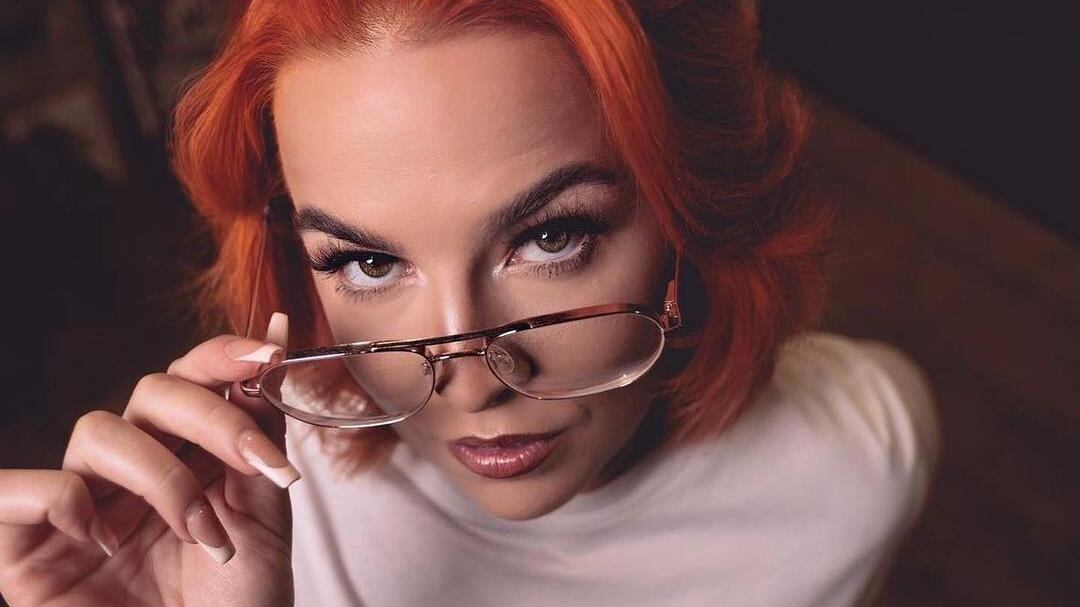 Nova Jewels, la modelo de OnlyFans que se enriquece cumpliendo extrañas fantasías.