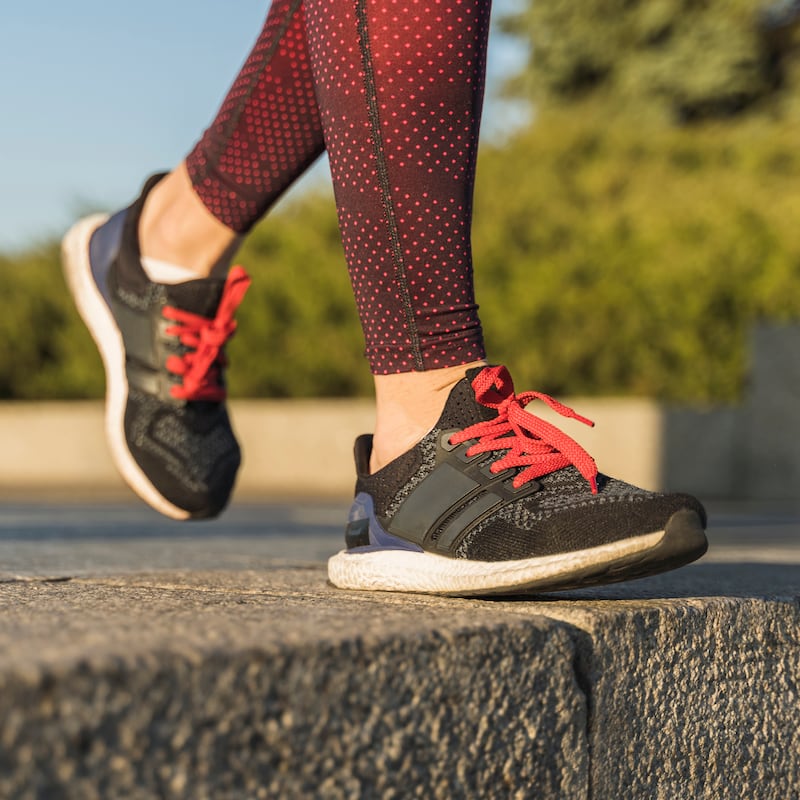El calzado es uno de los elementos más importantes para realizar muchos deportes, y el ‘running’ no es la excepción. Foto: Freepik.