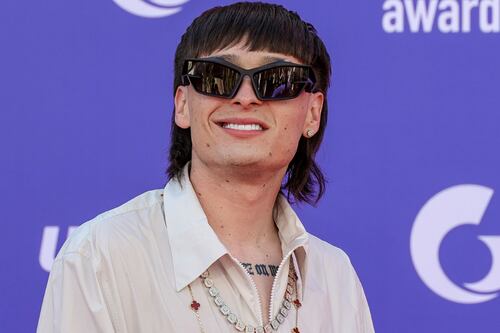 Se viraliza video de Peso Pluma creado con IA, que menciona a Nicki Nicole y Anitta