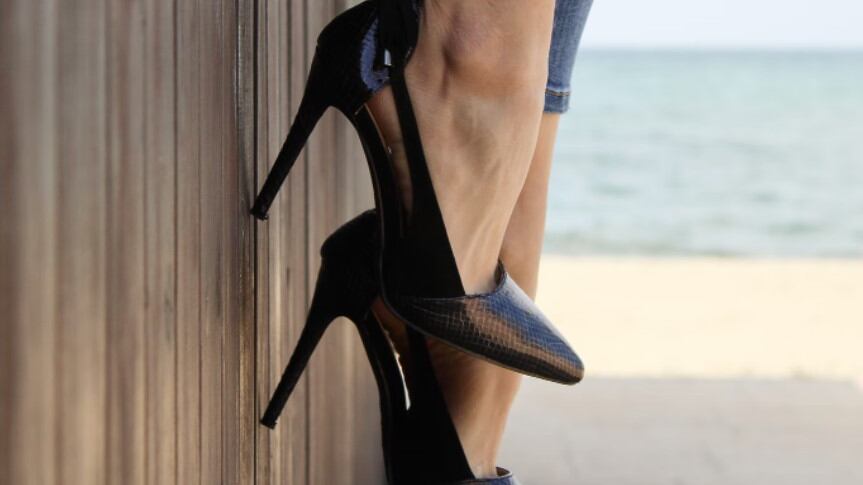 Mira cómo usar aquellos zapatos que te quedan grandes