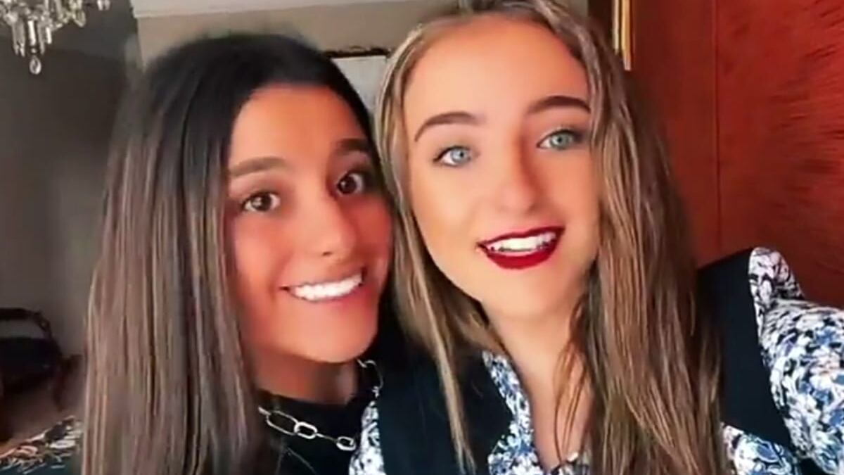 Dos jóvenes crean "El rap Whitexican", en el que presumen su vida de lujos.