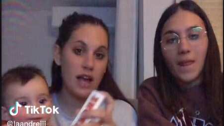 Andrea y su mamá son virales