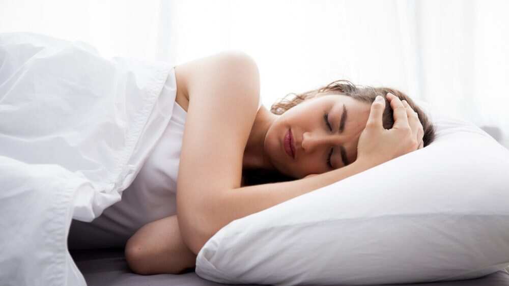 El cortisol se reduce para facilitar el sueño.