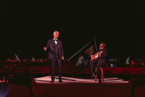 En homenaje a Jeff Beck, Andrea Bocelli y Johnny Depp cantan juntos