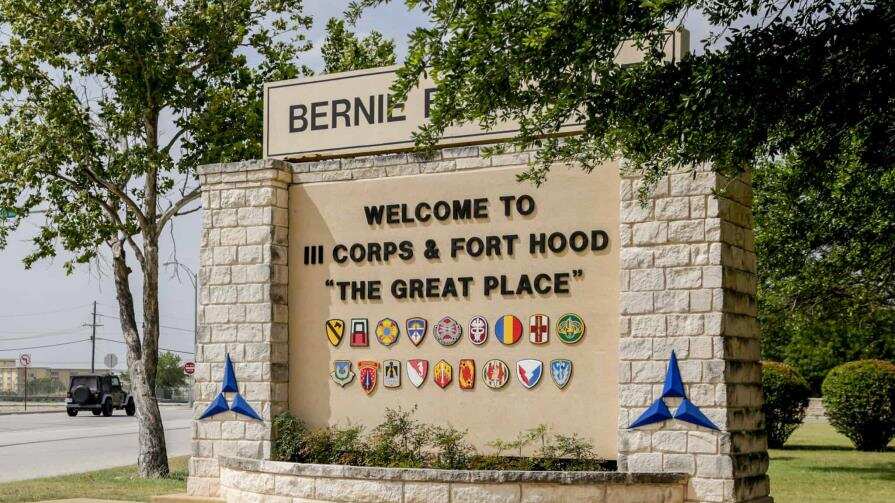 En el Cementerio Nacional Fort Sam Houston de San Antonio está el cuerpo del general hispano Richard Cavazos.