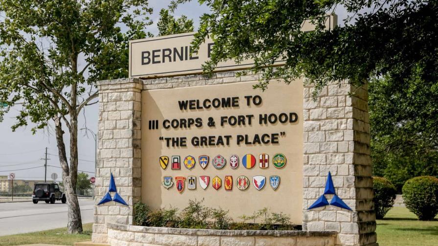 En el Cementerio Nacional Fort Sam Houston de San Antonio está el cuerpo del general hispano Richard Cavazos.