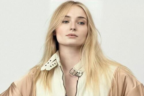 ¿Es de compromiso? Sophie Turner es captada usando un misterioso anillo