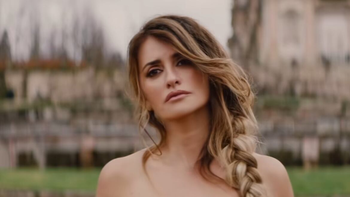 Penélope Cruz en el video de '313' de Residente