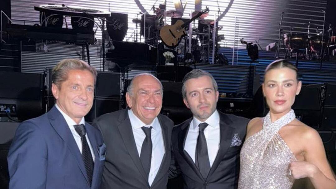 El cantante tuvo a grandes figuras del entretenimiento, el deporte y empresarios entre el público.