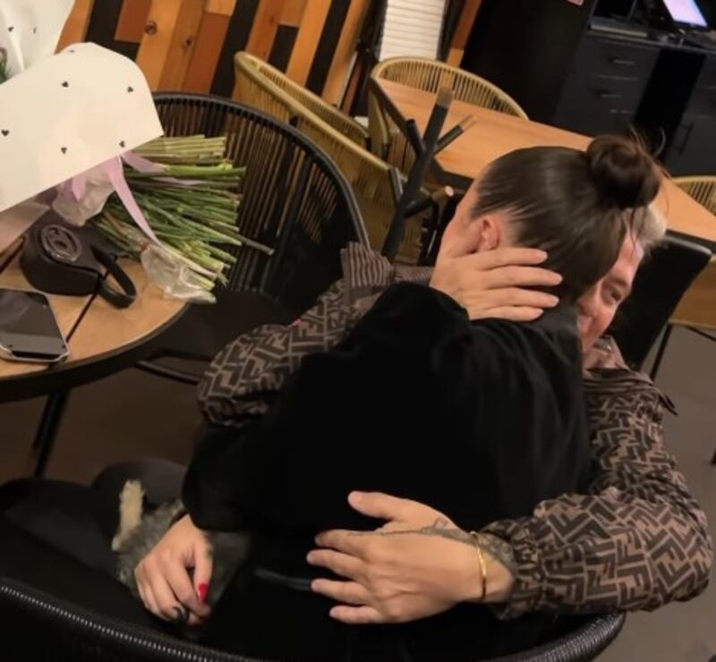 Alejandro Sanz y su hija se fundieron en un abrazo