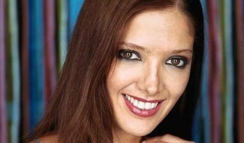 Hermana de Adela Noriega