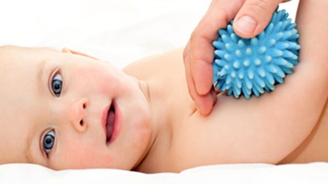 Los masajes para bebés no solo proporcionan momentos de conexión.