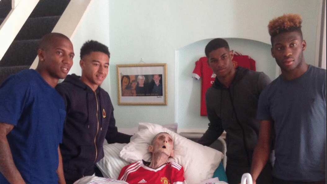 Sueño cumplido para un abuelo del Manchester United