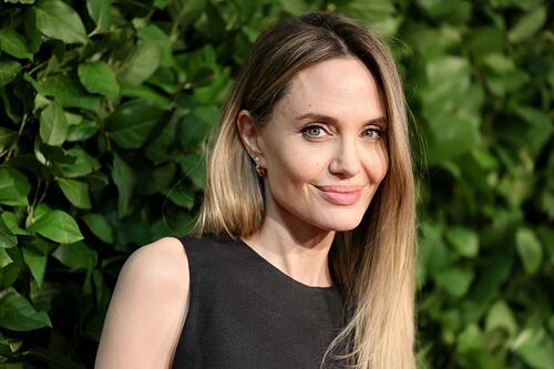 Angelina Jolie explica por qué vendió las primeras fotos de los gemelos Vivienne y Knox