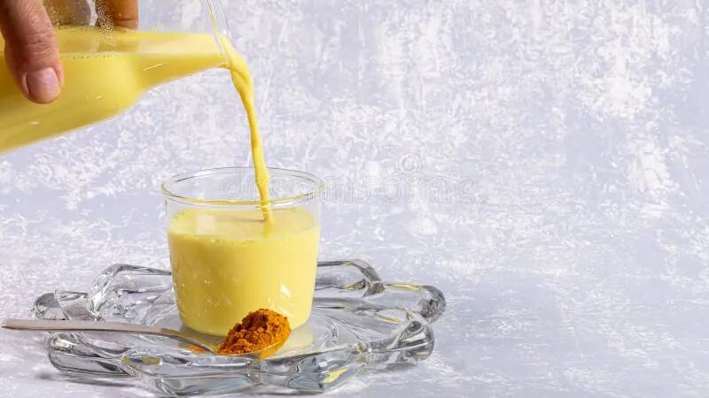 La leche dorada cuenta con propiedades relajantes para lograr un sueño reparador.