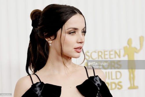 Ana de Armas genera polémica al ser vista besándose con miembro de alto rango de la dictadura cubana