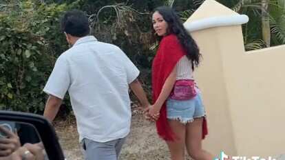 Deja a su esposo por dinero