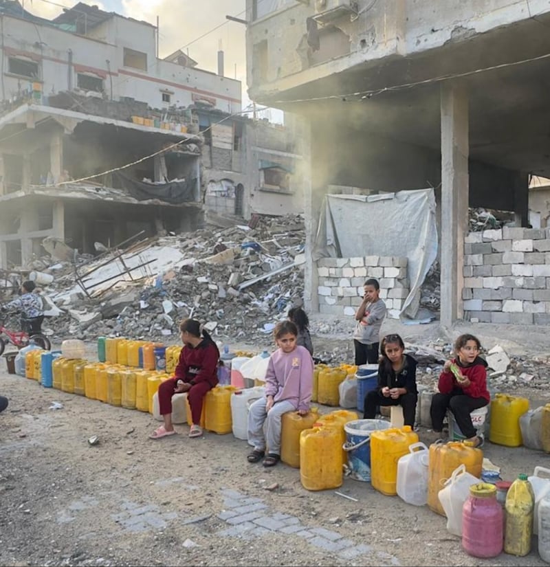 El conflicto actual en Gaza ha tenido consecuencias devastadoras para sus habitantes más jóvenes, arruinando su educación, su salud y su esperanza en el futuro. Foto: UNWRA.