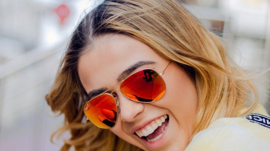 Las gafas anchas están de moda