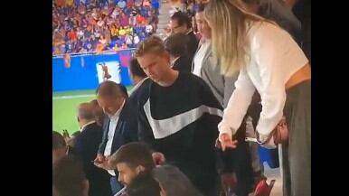 Piqué negó el asiento a novia de su compañero De Jong