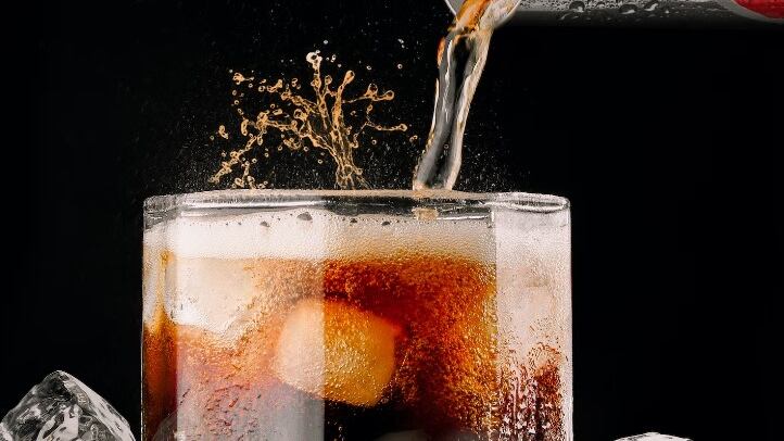 Muchos piensan que el ingerir medicamentos con refrescos no tiene consecuencias