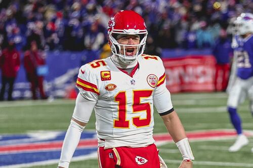 Jugadores de los Chiefs aseguran que les cortaron el agua caliente en el estadio de los Bills