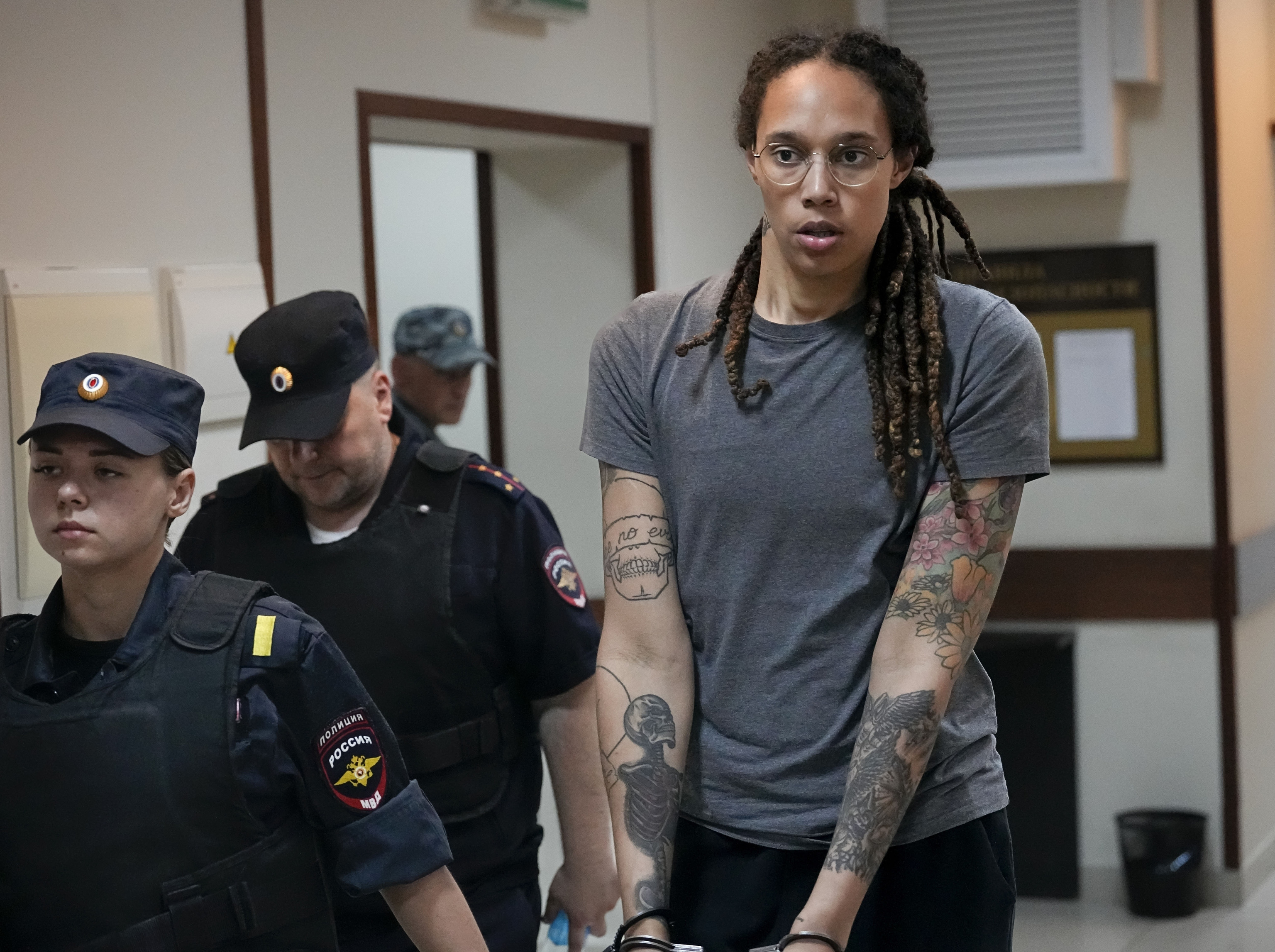 Brittney Griner cuando fue arrestada por las autoridades rusas en 2022 | Foto: Archivo
