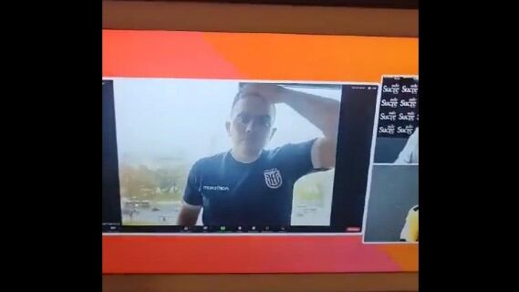El periodista se hizo viral por enfocar sin querer a su compañera semidesnuda en el hotel