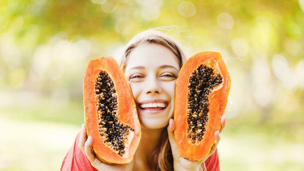 Las semillas de la papaya y la papaya en general ayuda al organismo.