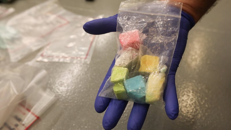 Estas pastillas coloridas pueden estar mezcladas con cocaína