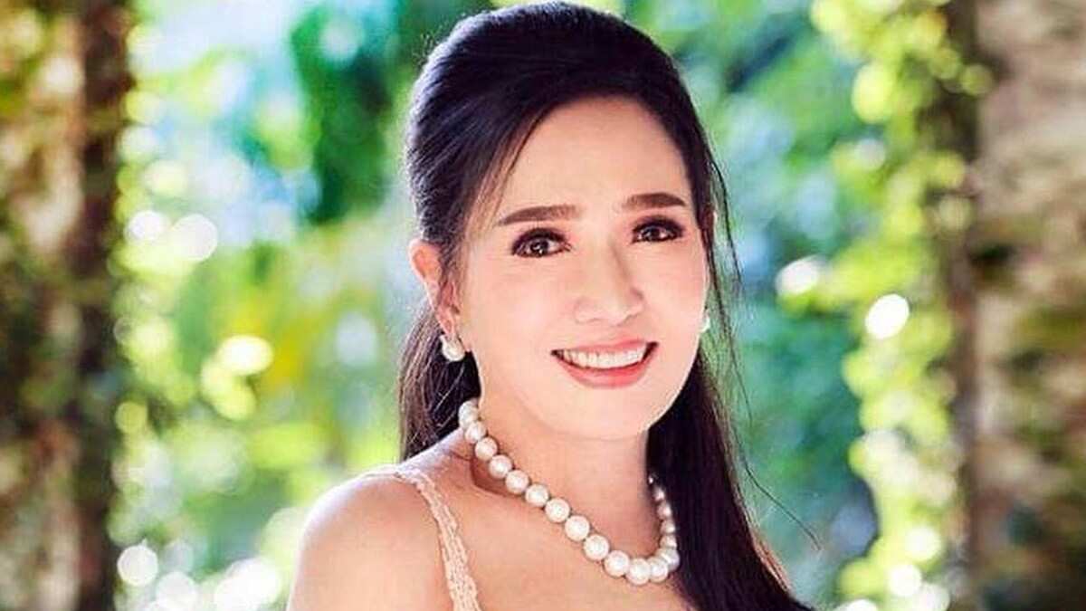 Apasra Hongsakula fue Miss Universo a los 18 años, pero en la actualidad luce radiante.