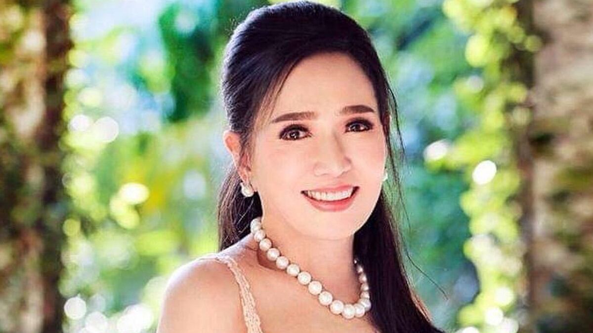 Apasra Hongsakula fue Miss Universo a los 18 años, pero en la actualidad luce radiante.