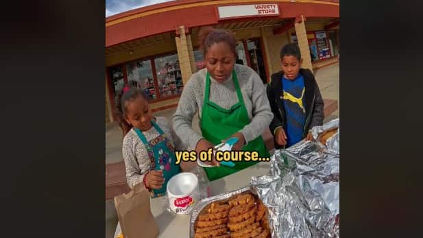 María y sus hijos fueron recompensados por ayudar desinteresadamente