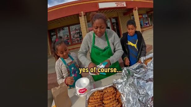 María y sus hijos fueron recompensados por ayudar desinteresadamente