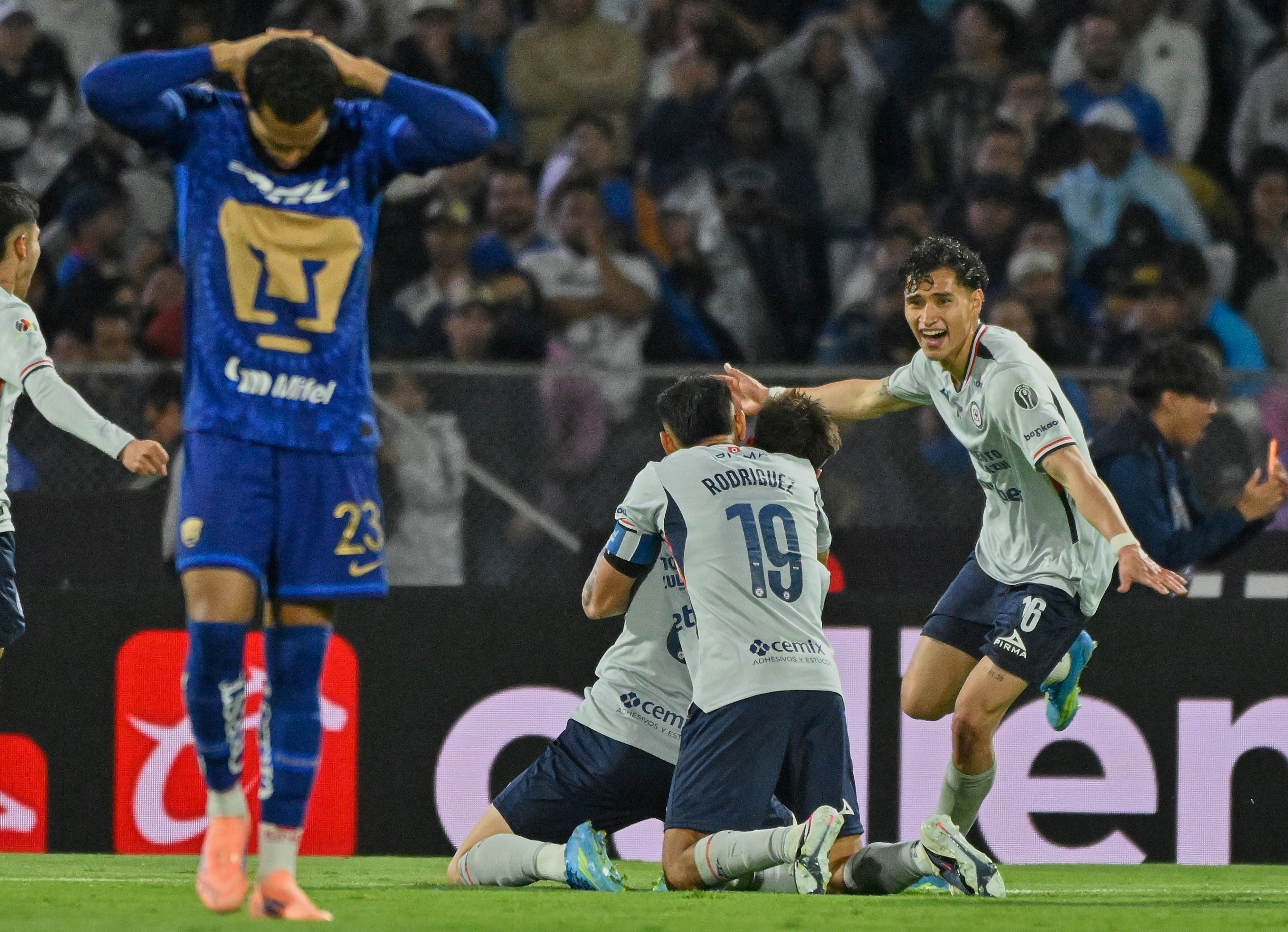Cruz Azul se impuso a Pumas en a final de vuelta.