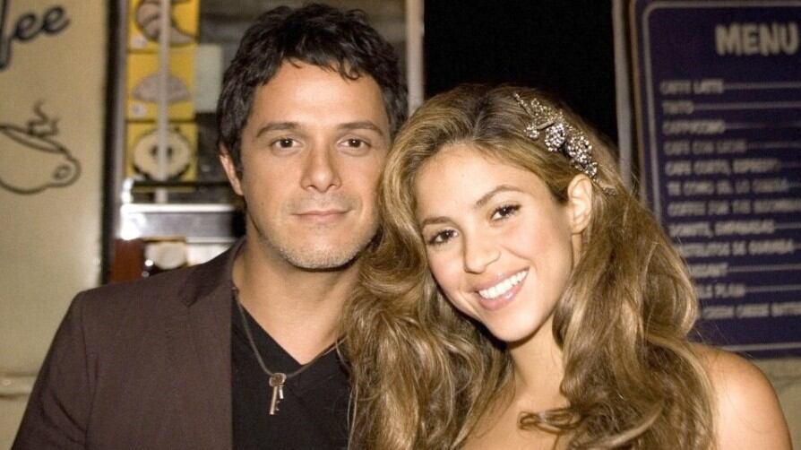 Los fanáticos de Shakira y Alejandro Sanz dicen que ella debió emprender un amor con él.