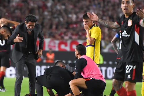“La causa fue una trombosis”: Entregan nuevo parte médico de Javier Altamirano tras desplomarse en la cancha