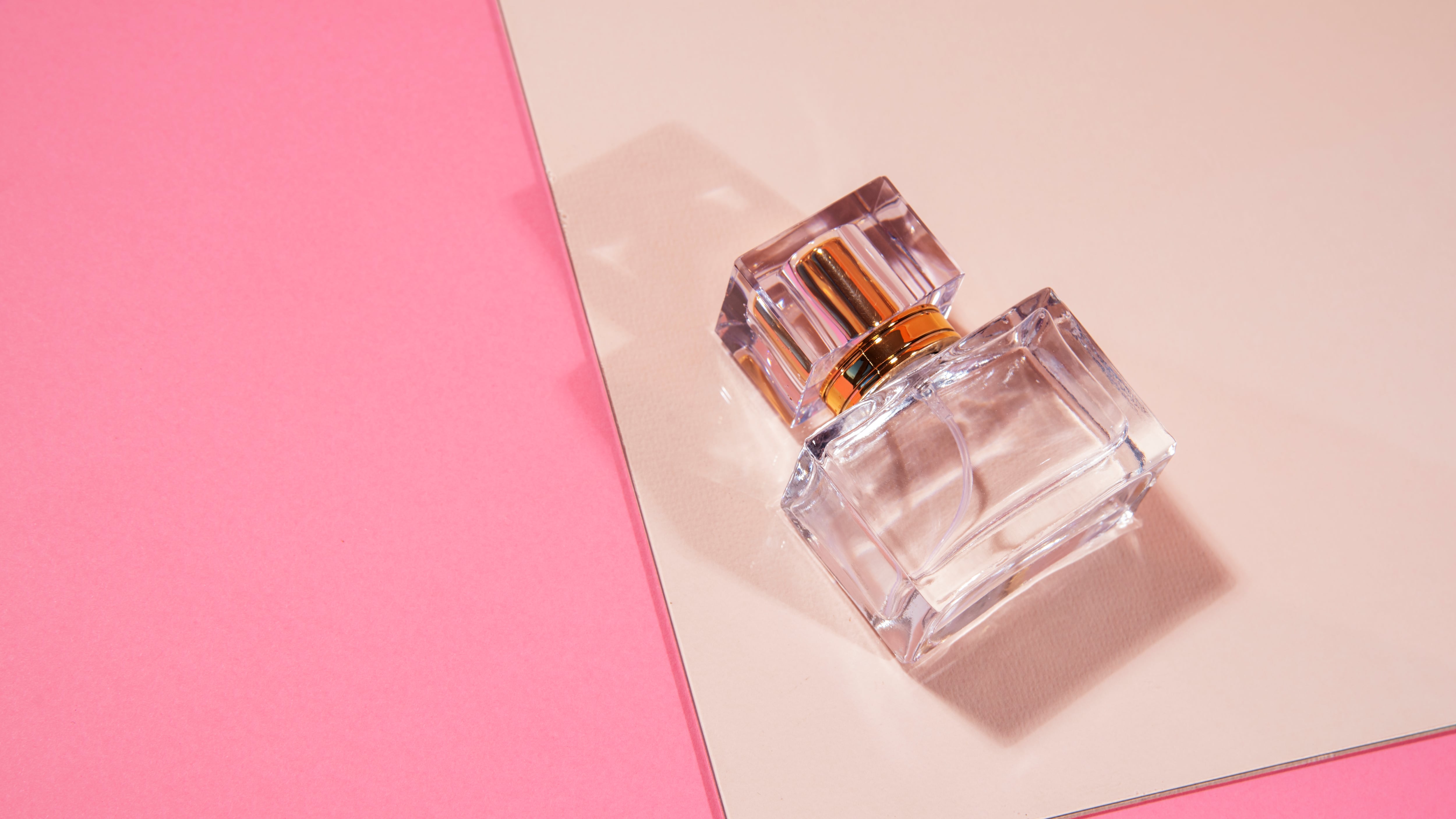 Frasco de perfume quadrado