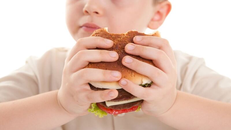 Los chicos mayores de 13 años que padecen obesidad infantil deberán pasar por el proceso de operación.