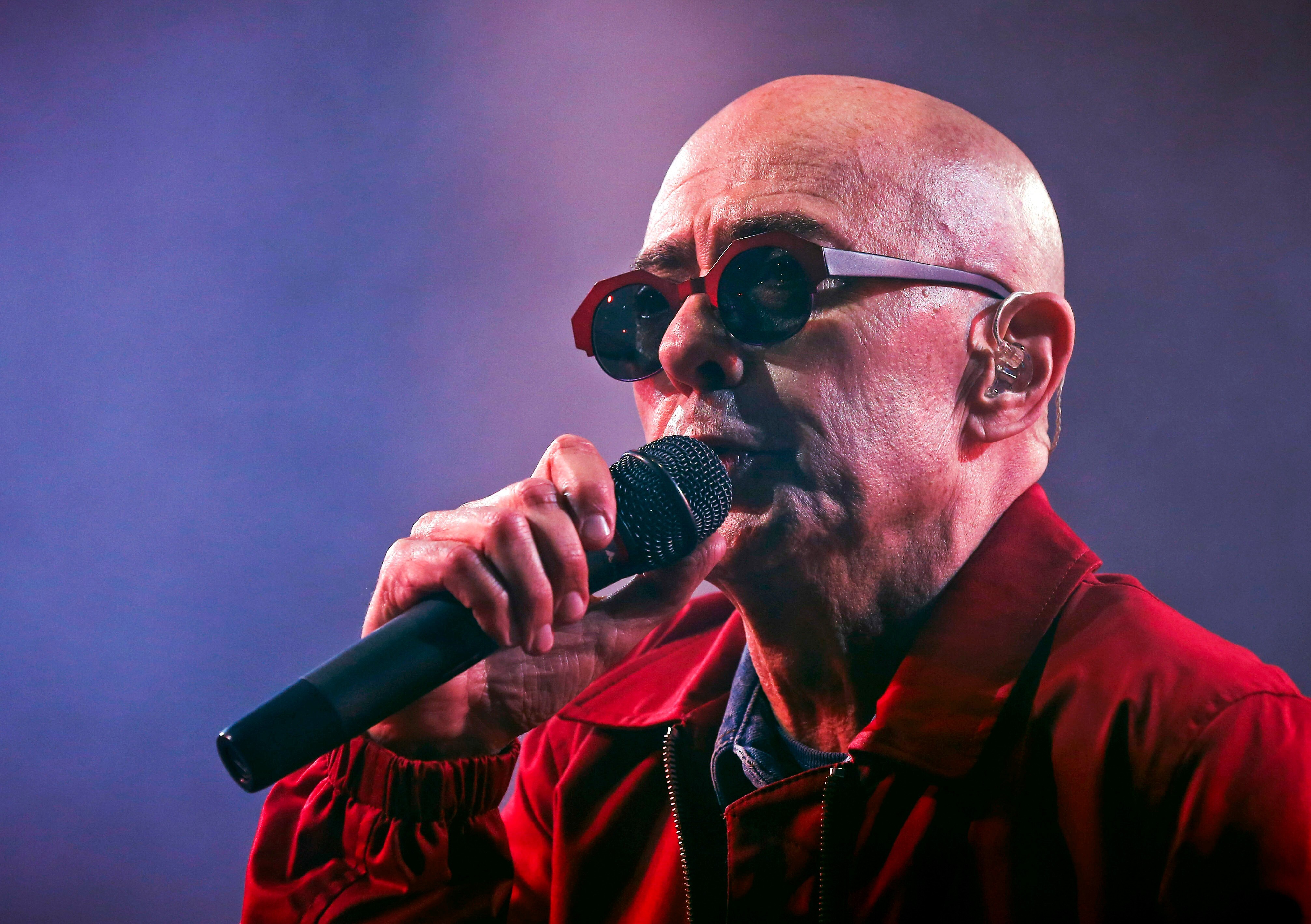 El cantante argentino Indio Solari actúa en Olavarría, Argentina, el 11 de marzo de 2017