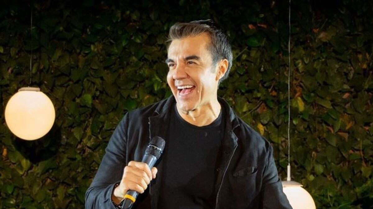 Adrián Uribe así lucía antes de ser famoso