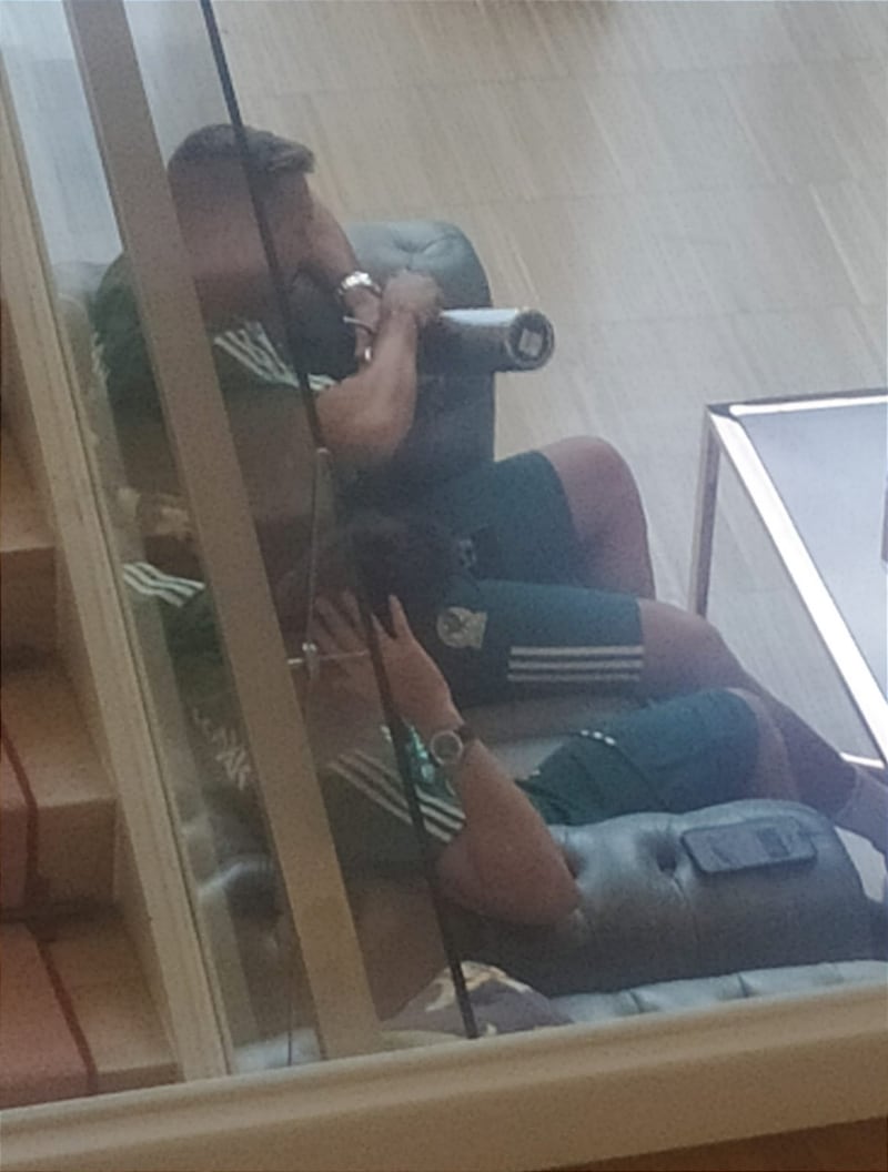 Héctor Herrera y Héctor Moreno disfrutaron de un mate en la concentración del Tri.