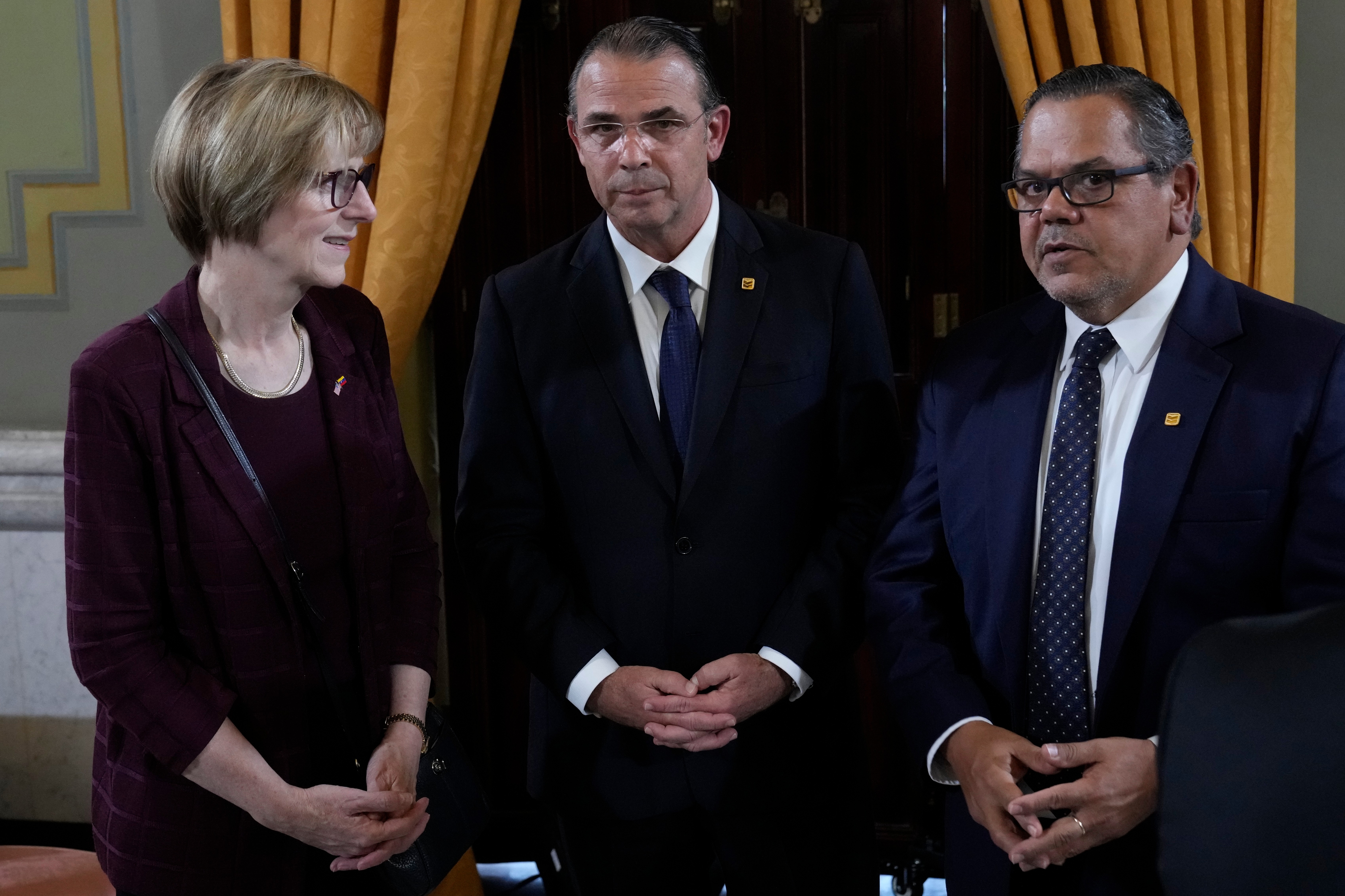 Tras su salida, la diplomática regresará a Washington para retomar su cargo previo como asesora de política exterior, mientras que Barrett asumirá la conducción de la misión en una etapa enfocada en dar continuidad a la relación bilateral.